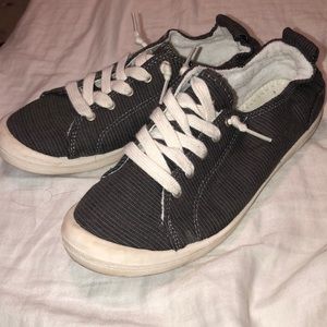 american eagle slip-on shoes